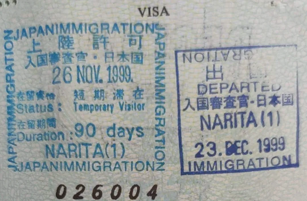 מסך טלפון שמציג קוד QR של Visit Japan Web לפני נחיתה ביפן