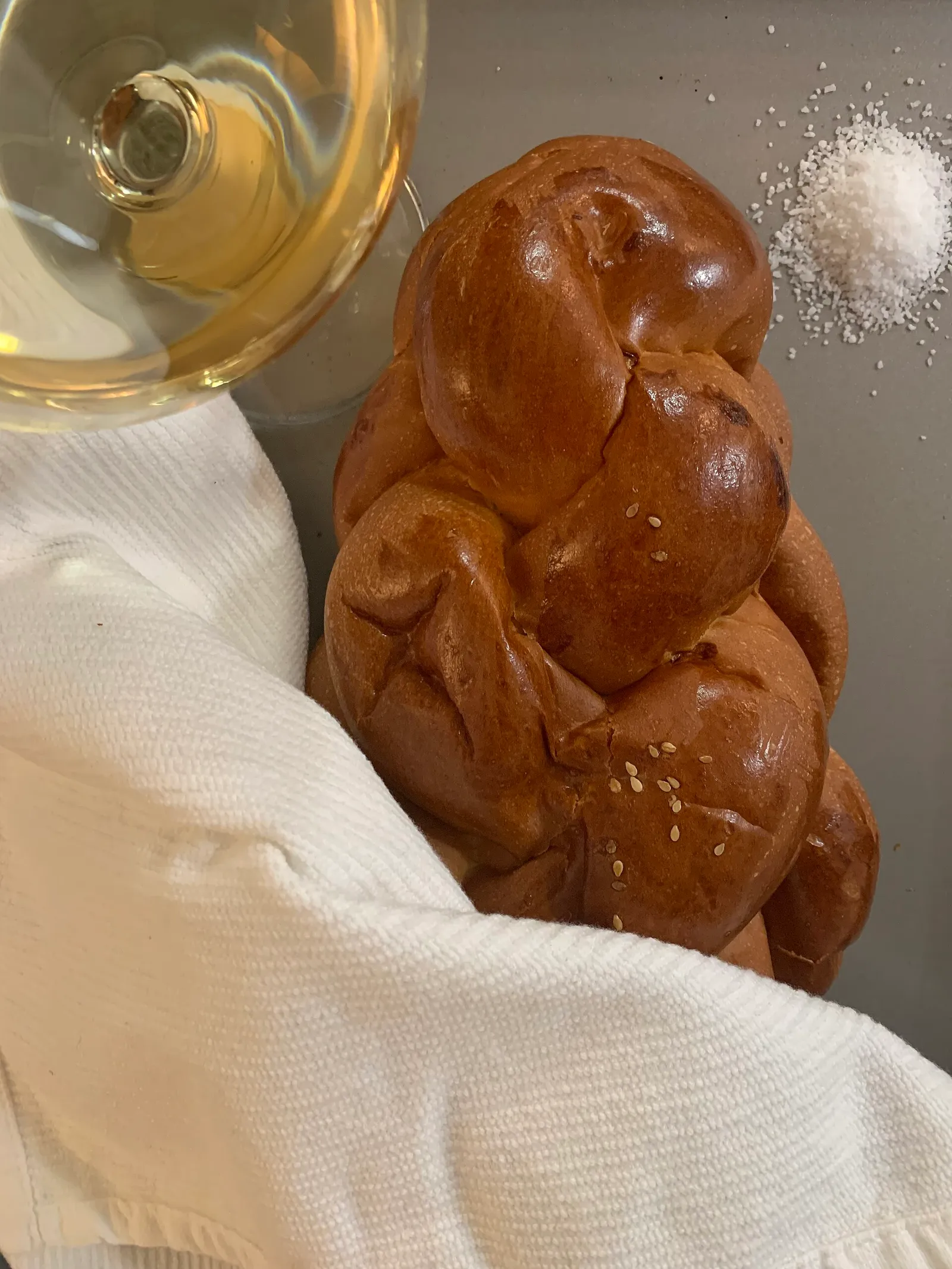 מנת אורז ואדממה פרווה לצד פירות טריים, ארוחה צמחונית פשוטה ביפן