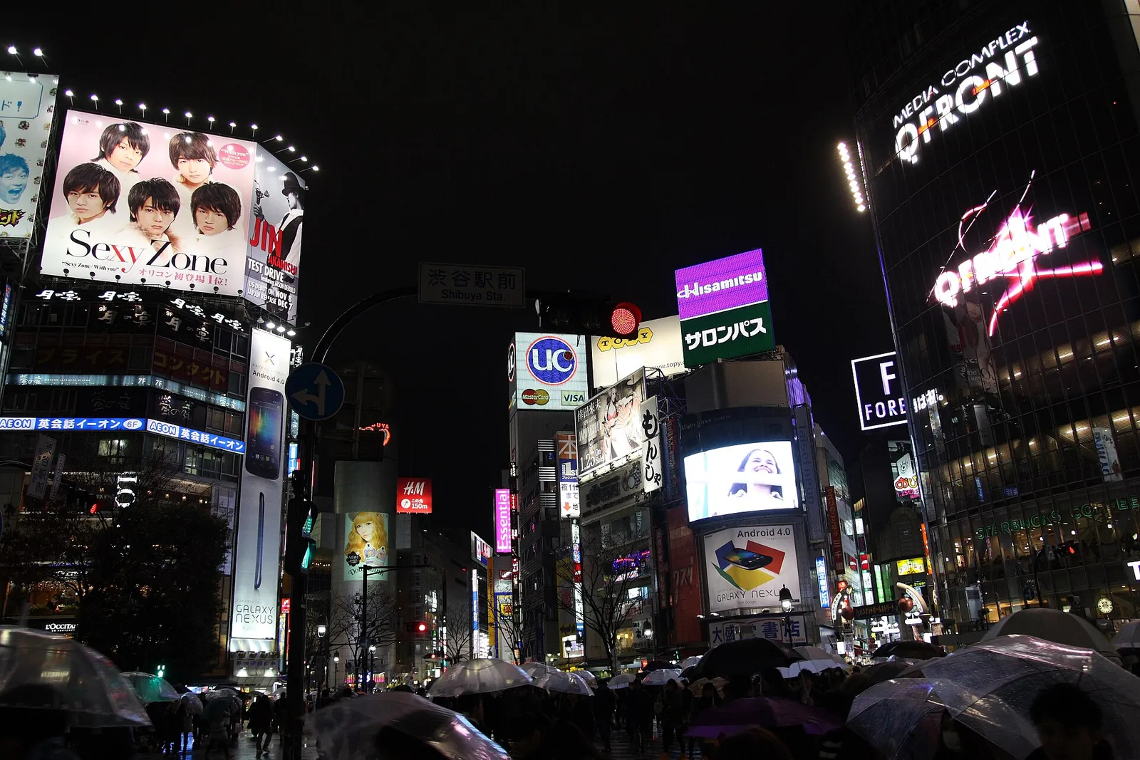 Crowds crossing the famous Shibuya scramble crossing in Tokyo on a bright day